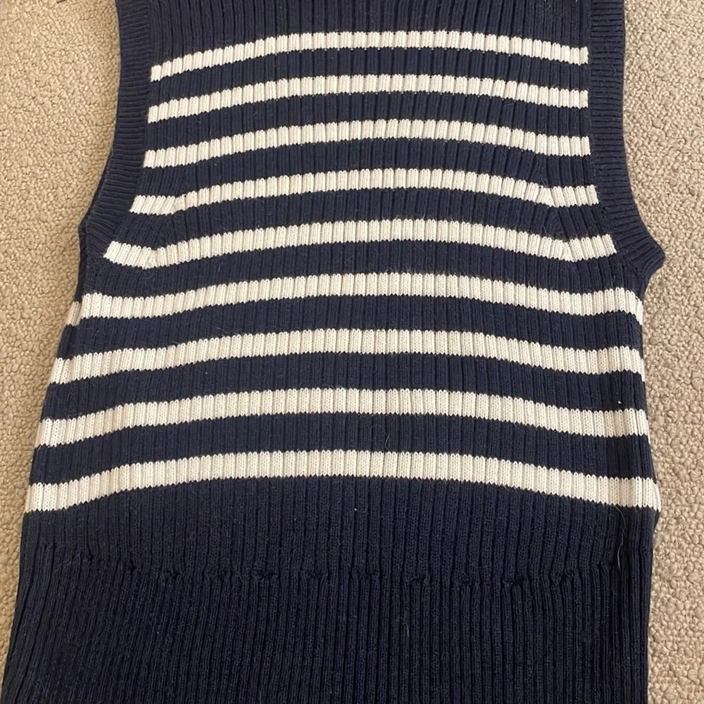 A&F Top - Picture 5 of 5